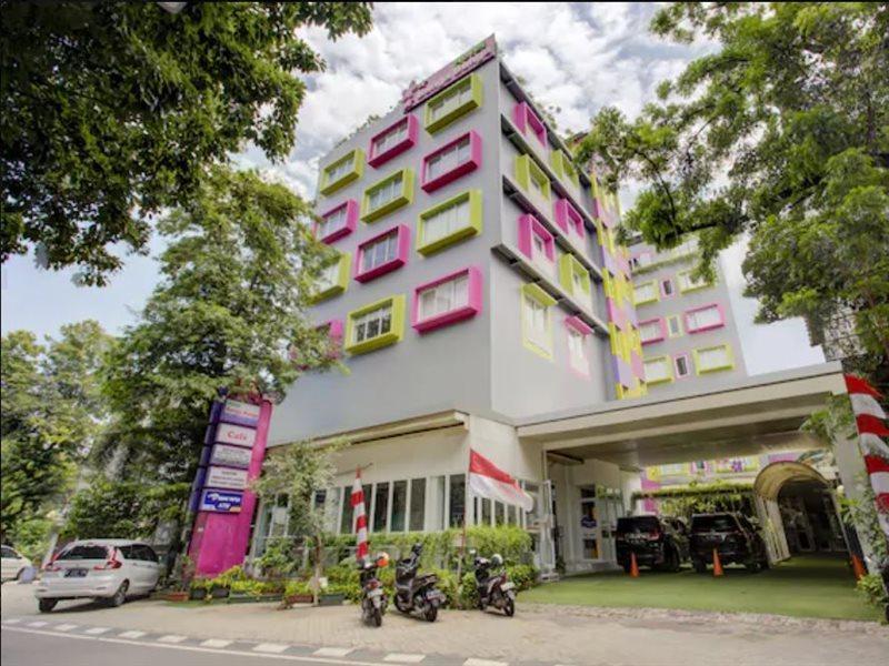 ג'קרטה Hotel O Gambir Near Juanda Station Formerly Bunga Dahlia מראה חיצוני תמונה