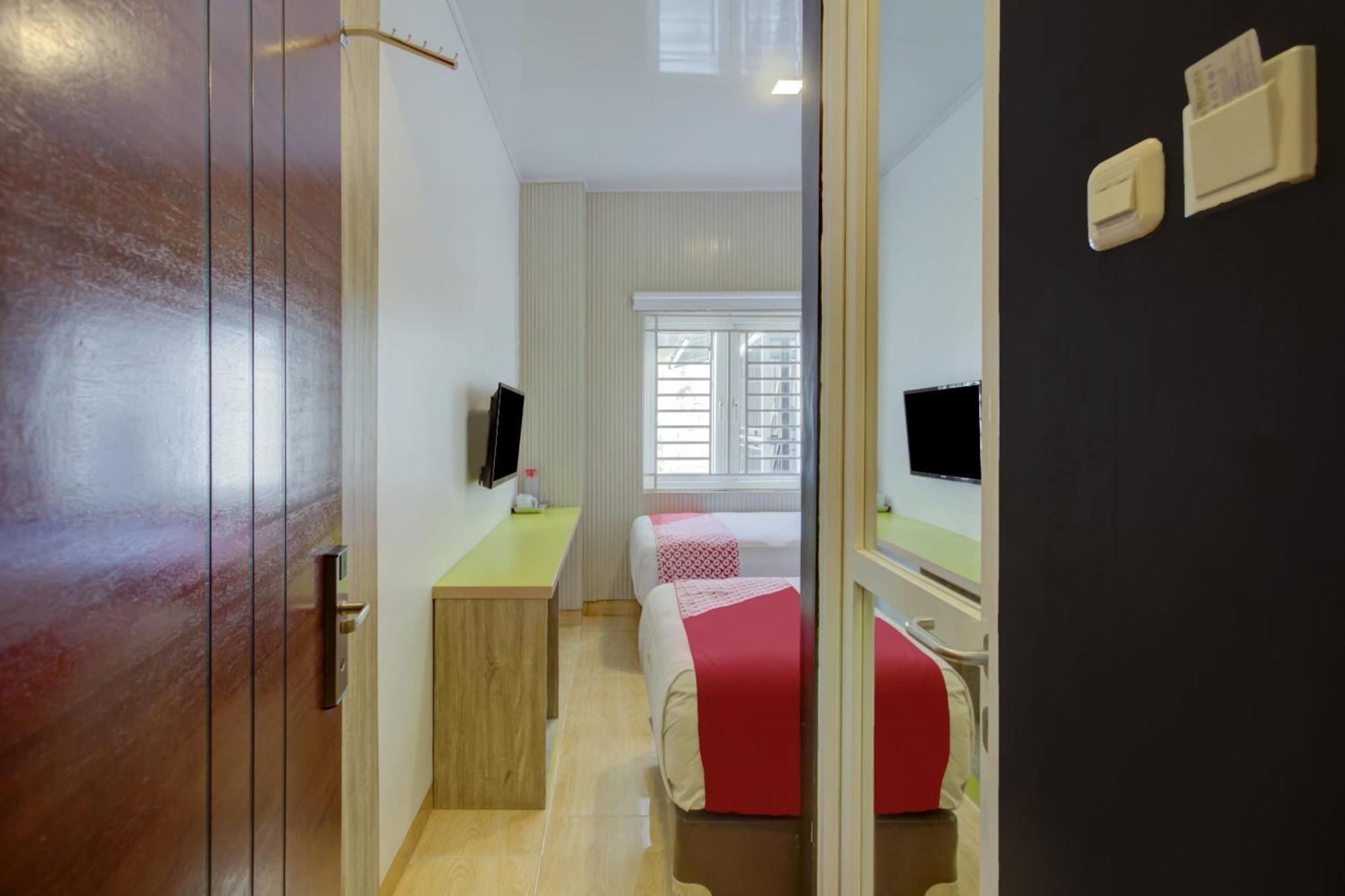 ג'קרטה Hotel O Gambir Near Juanda Station Formerly Bunga Dahlia מראה חיצוני תמונה