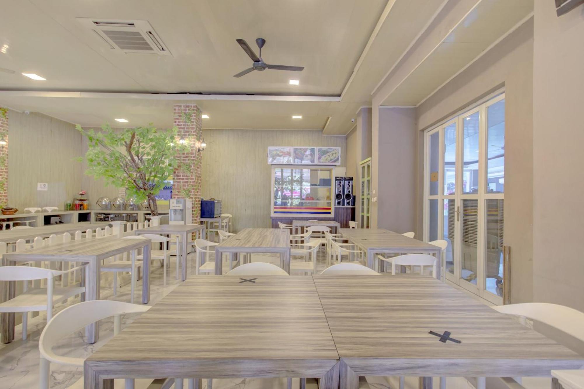 ג'קרטה Hotel O Gambir Near Juanda Station Formerly Bunga Dahlia מראה חיצוני תמונה