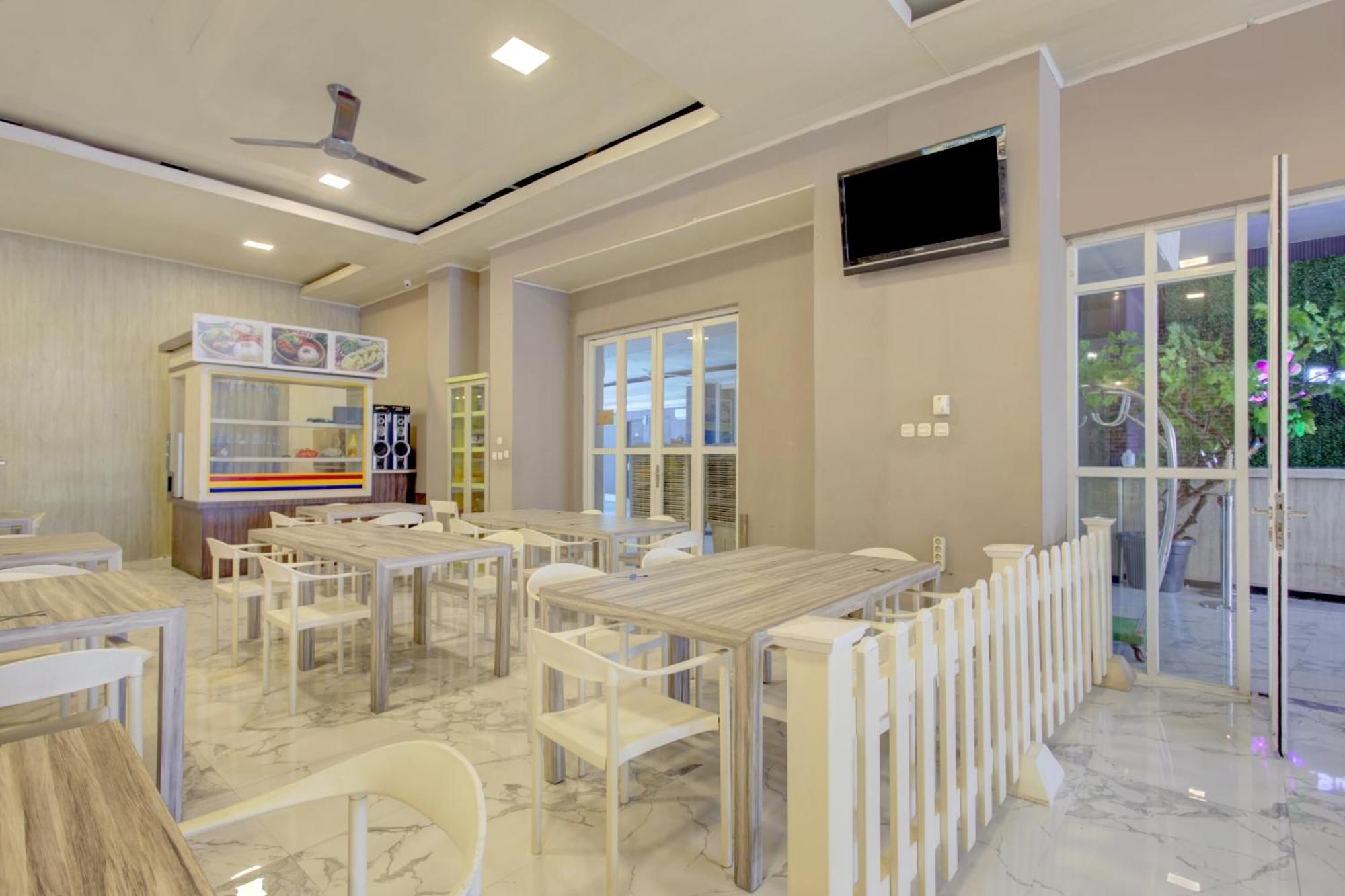 ג'קרטה Hotel O Gambir Near Juanda Station Formerly Bunga Dahlia מראה חיצוני תמונה
